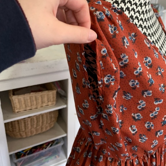 Red dress with floral design 🥰 - Picture 5 of 8